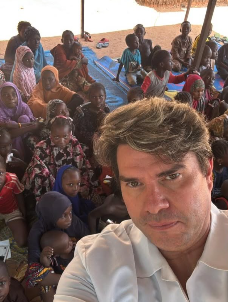 Alexandre reunido com famílias no Níger